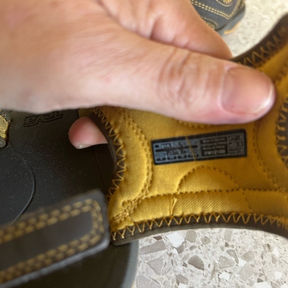 Teva Sandals with Open Toe Design Patch on and off Size 4 - Picture 9 of 9